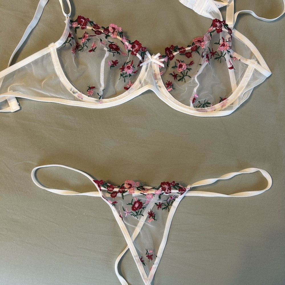 Lingerie bra and panty set never been worn